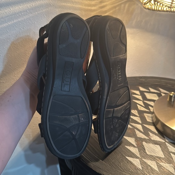 SOUL Naturalizer Black Sandals - Picture 3 of 12